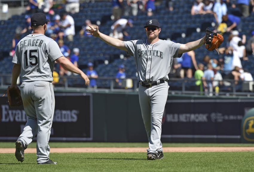 Iwakuma helps M's snap skid