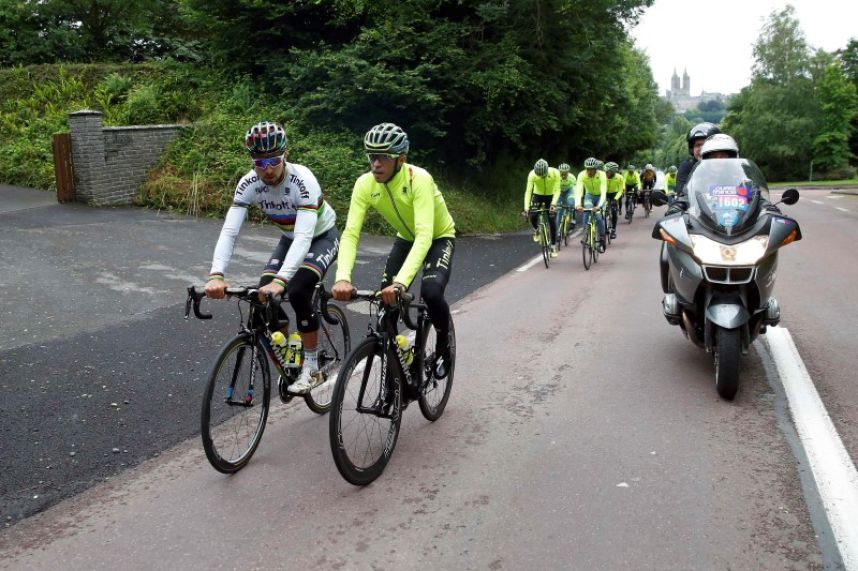 Cavendish wins Tour de France opener