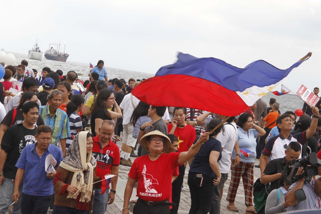 Residents join advocates for Philippine sovereignty in the West Philippine Sea in offering thanksgiving prayer and sampaguita flowers to celebrate the historic and favorable ruling of the UN Permanent Court of Arbitration at the seawall of the Manila Bay