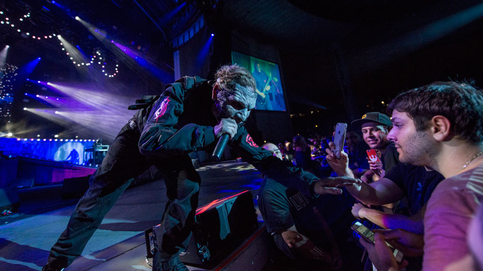 Corey Taylor sees a fan in the front row glued to his phone