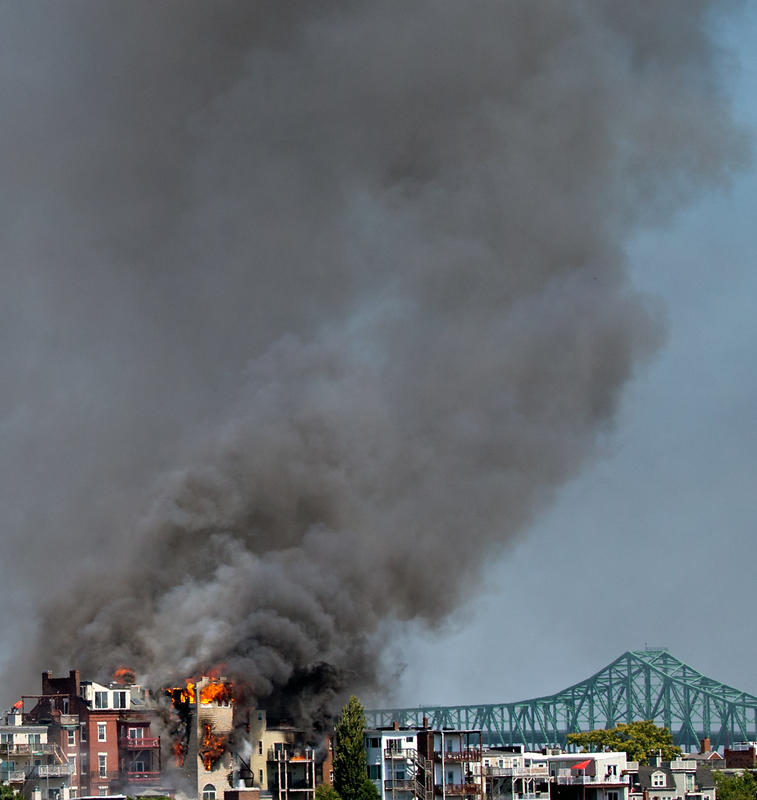 Credit Nicolaus Czarnecki          HOT WORK A fire destroys a Bunker Hill Street townhouse above