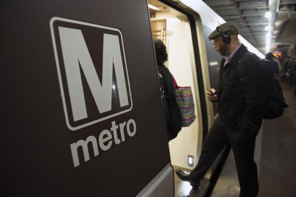 Metro train derails at East Falls Church, 75 passengers off-loaded