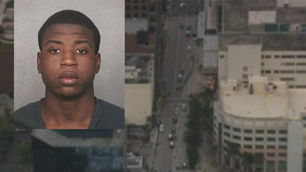 Florida murder suspect escapes from custody inside courthouse after removing his shackles