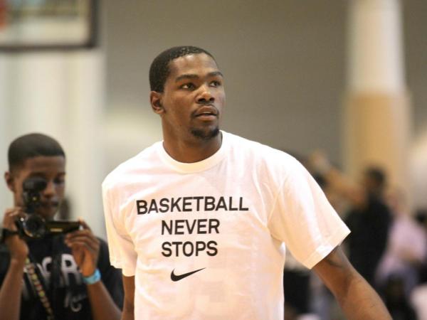 Kevin Durant Joins New Warrior Teammates For First Time Tonight In Oakland