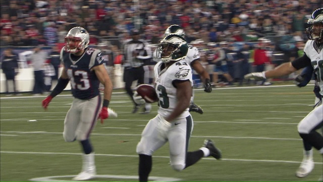 The versatile Darren Sproles extends his stay with the Eagles