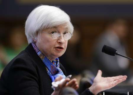 Fed keeps key interest rate steady but sees fewer risks