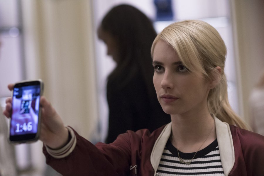 Emma Roberts stars as Vee in'Nerve