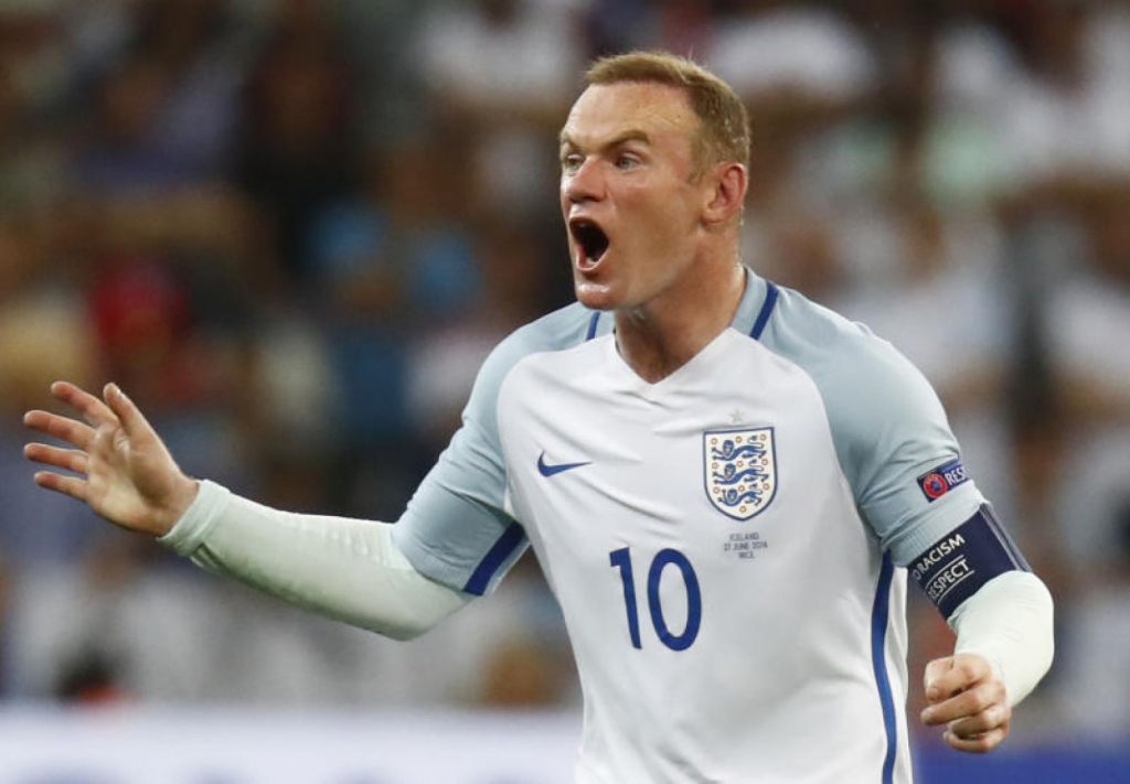 Rooney's England captaincy in doubt