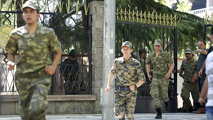 Turkey Pro-coup soldiers escape amid failed attempt