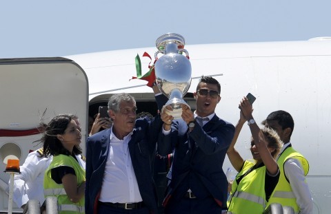 Thousands turn out to welcome home champions Portugal