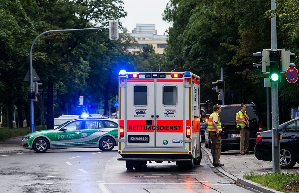 'Shooting spree' reported at Munich shopping mall