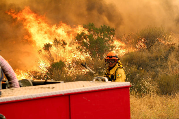 Sand Fire: 11000 Acres Burned in Fast-Moving Los Angeles County Brush Fire [UPDATES]