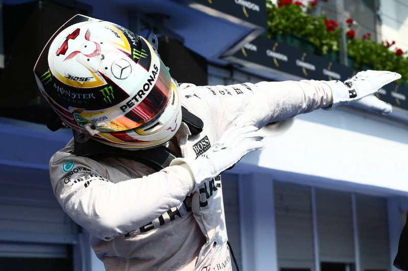 New leader Hamilton takes control in Hungary