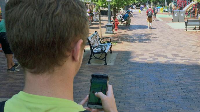 Pokemon Go blamed for crimes but also aids embattled US police