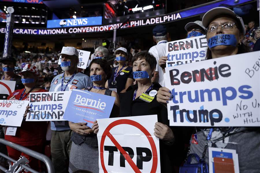 DEM-2016-Convention-MICHIGAN-DELEGATES-BERNIE-TPP