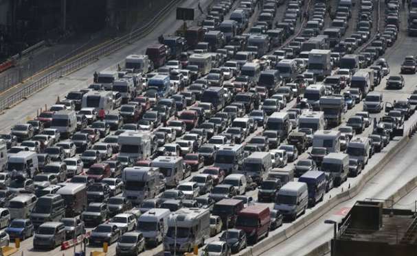 Massive delays stall England-to-France vehicle traffic