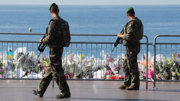 Crowds boo French PM as Nice remembers victims with minute's silence