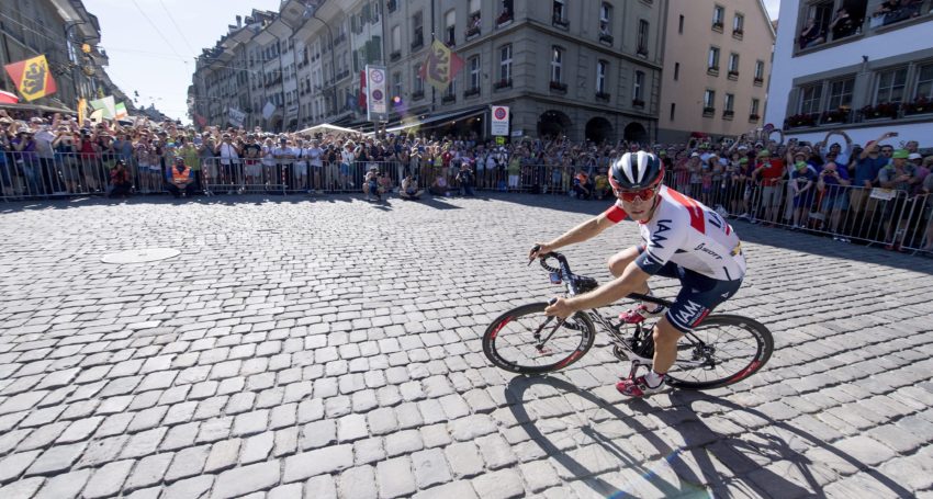 Sagan edges Kristoff, claims third victory