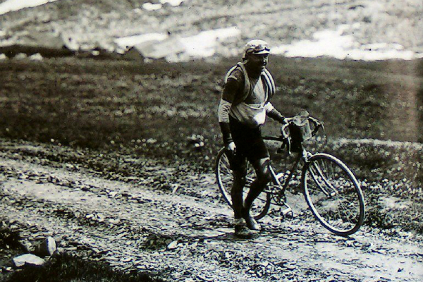 Froome has a relatively quiet day in yellow jersey