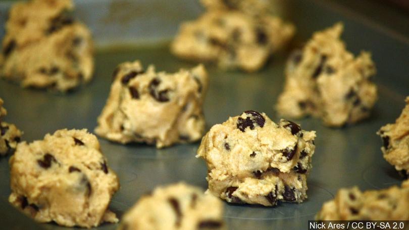 FDA recommends against eating raw cookie dough