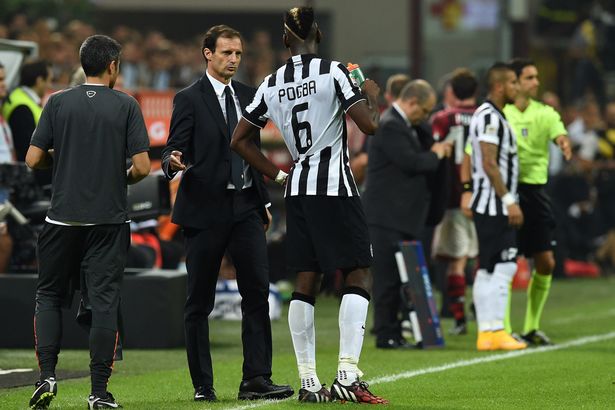 Juventus FC head coach Massimiliano Allegri issues instructions to Paul Pogba during the Serie A match between AC Milan and Juventus FC at Stadio Giuseppe Meazza