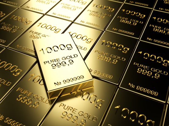 Gold Dips as Dollar Strengthens