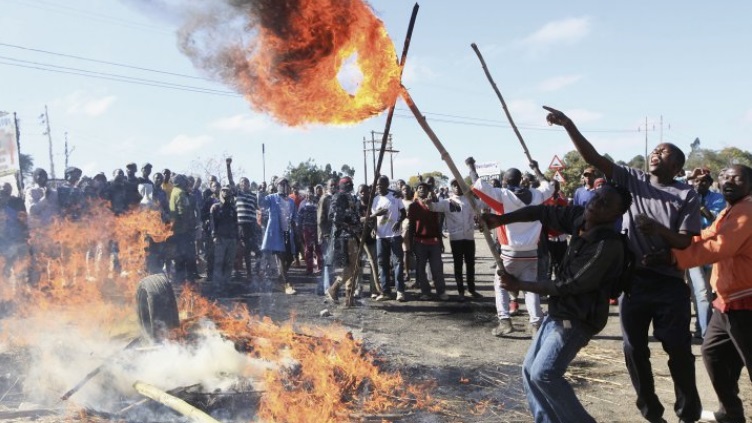 Police battle rioters in Zimbabwe's capital