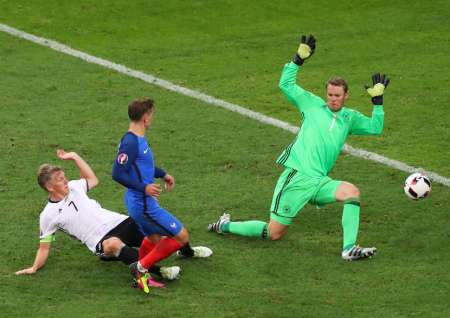 Toni Kroos didn't spare Bastian Schweinsteiger's feelings after Germany's Euro 2016 exit