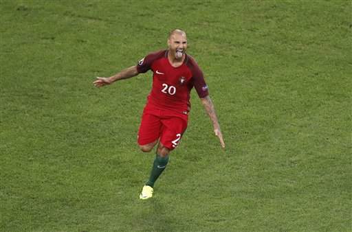 Portugal leaves it late again to beat Poland on penalties