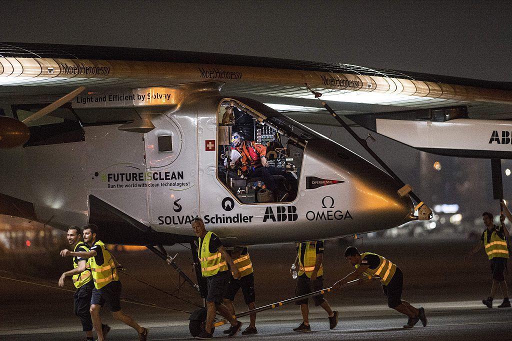 Solar-powered plane circles globe, returns to UAE