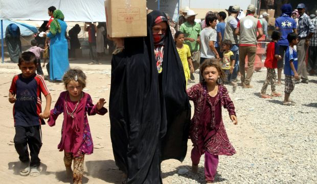 IDPs walking away from ISIS-held territories. File