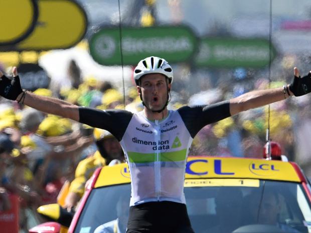 Mark Cavendish powers to third stage win of Tour de France 2016