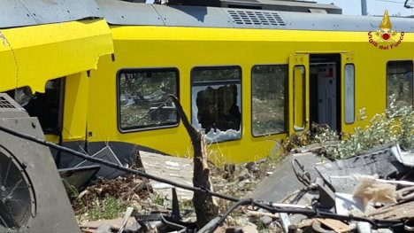 At least 10 killed in Italian train crash