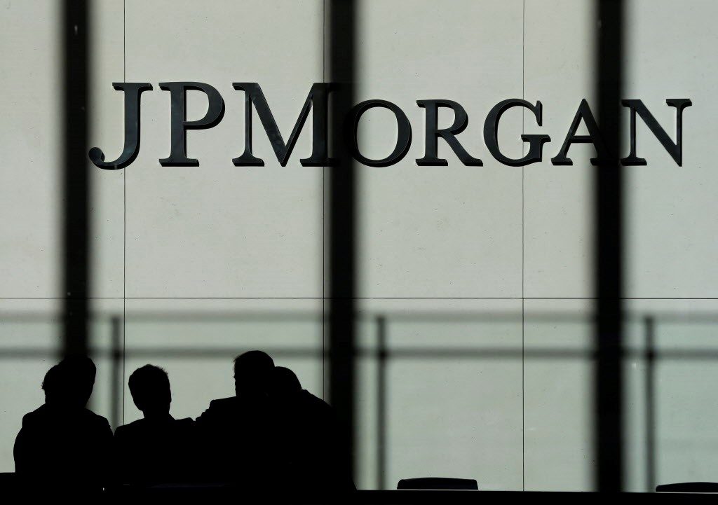 JP Morgan to raise pay for 18000 US staff