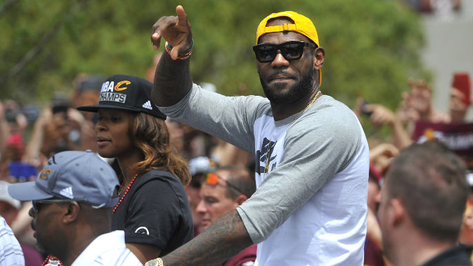 Bringing it home: Cleveland welcomes Cavs with parade and rally