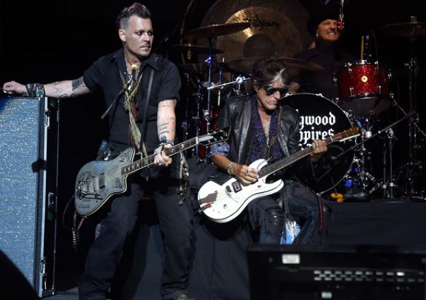 Joe Perry Collapses Backstage at Hollywood Vampires Show