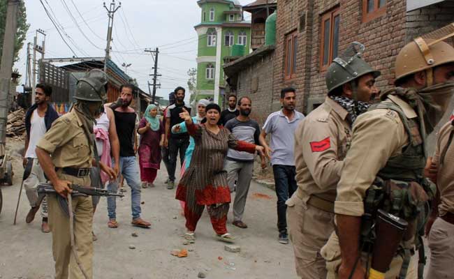 Mob Takes Police Officer Hostage In Kashmir Demands Release Of 3 Men