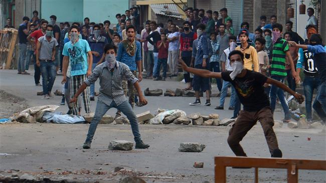 Kashmiri protesters clash with Indian government troopers in Srinagar Kashmir