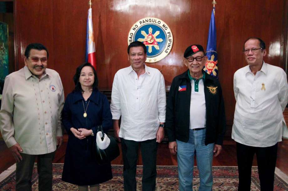 Malacanang Presidential Communications Office Philippine President Rodrigo R. Duterte center poses with from left former presidents Joseph E. Estrada Gloria Macapagal-Arroyo Fidel V. Ramos and Benigno S. Aquino