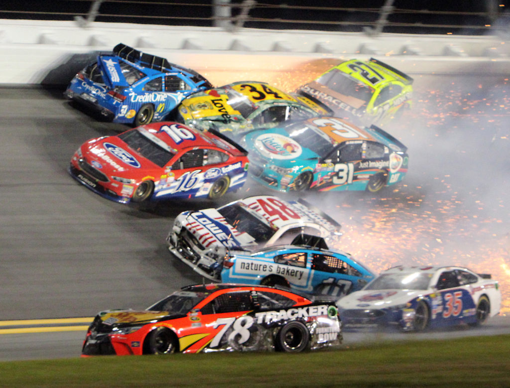 Brad Keselowski avoids major wreck for victory at Daytona