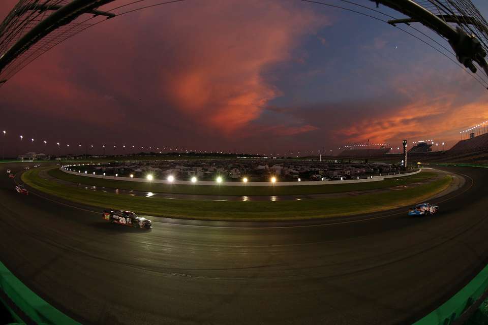 Kyle Busch takes Xfinity win at Kentucky Speedway