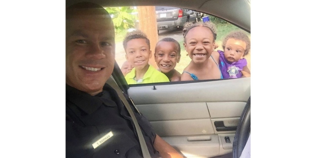 Look White Arkansas Cop Shining a Light on Positive Policing    We need more officers like Tommy Norman