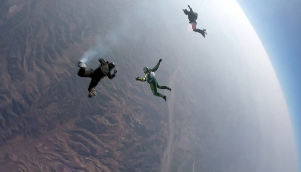 Skydiver makes history by plunging 25,000ft without a parachute