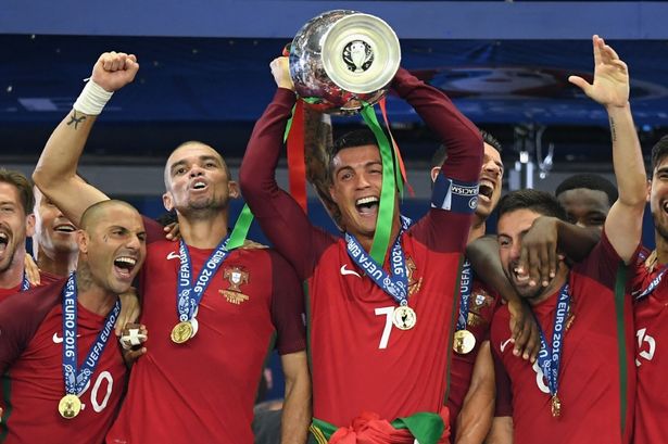 Matthias Hangst

Cristiano Ronaldo celebrates with the trophy in Paris