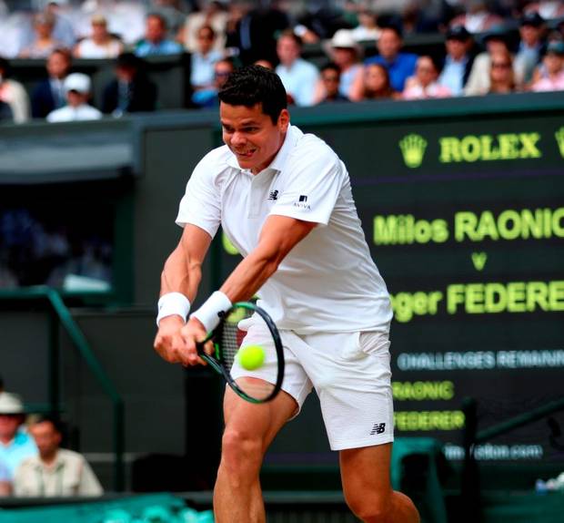 Milos Raonic on his way to victory over Roger Federer