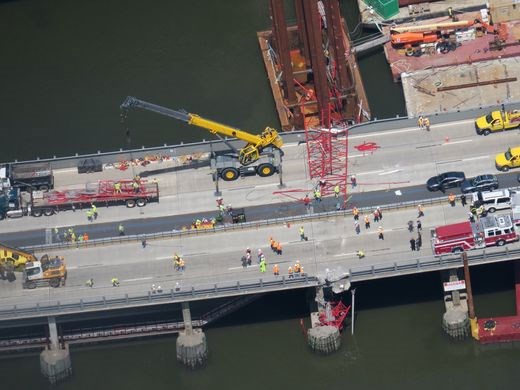 Crane collapse closes all lanes on Tappan Zee Bridge