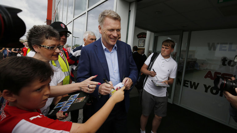 Moyes receives a warm welcome on his arrival at the AESSEAL New York Stadium on Saturday