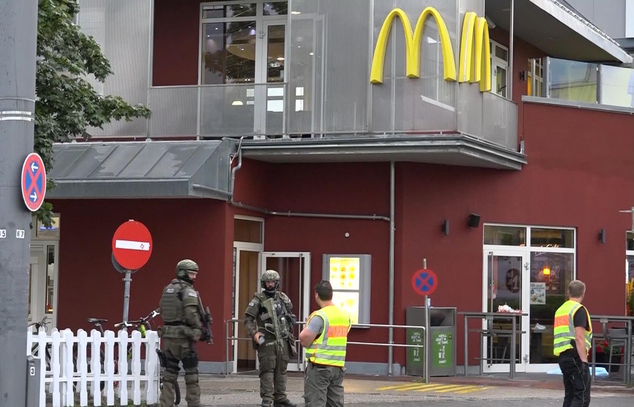 GERMANY OUT In this grab taken from video police officers stand outside a McDonald's restaurant near the mall in Munich Germany Friday