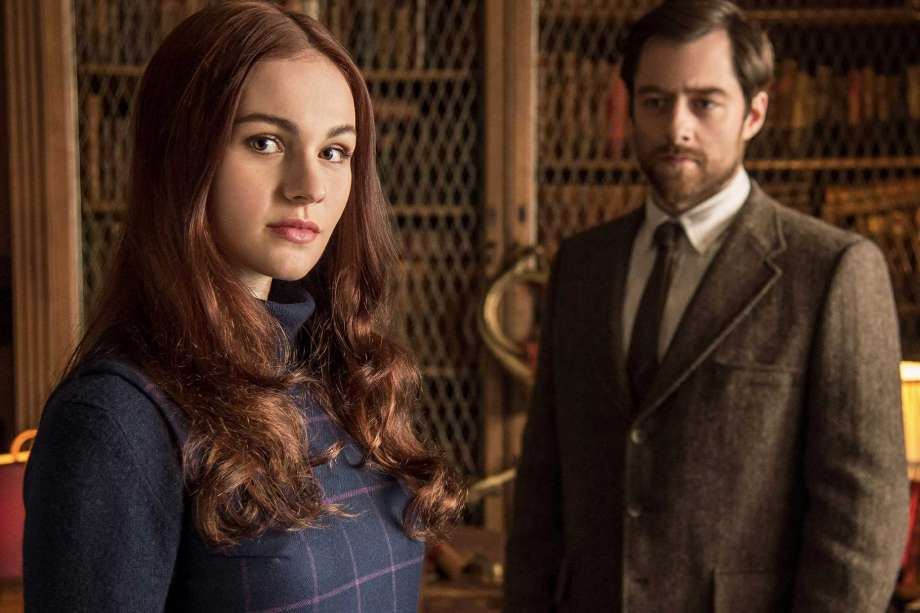 Sophie Skelton and Richard Rankin Outlander