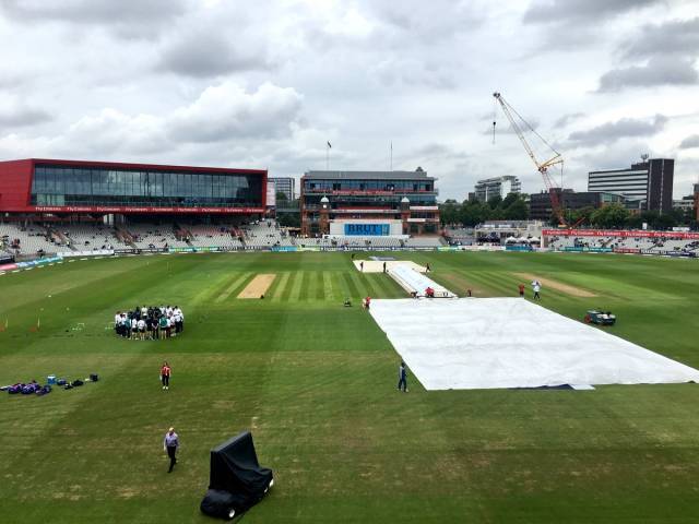 Centurions Alastair Cook and Joe Root practise what they preach for England